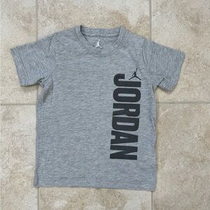 Air Jordan Short Sleeve Youth T-shirt
Size: Youth 7
Color: Grey